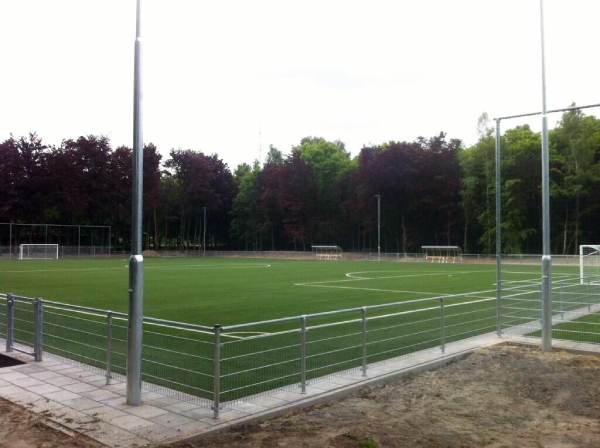 Werkenrode Jeugd heeft een eigen voetbalveld op het terrein
